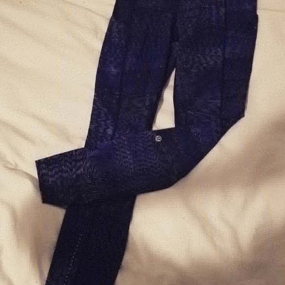 size 4 women's Lululemon leggings - Picture 1 of 3